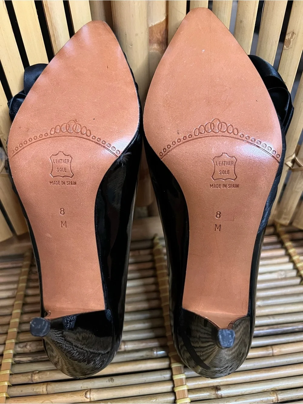 Vintage barefoot originals  Black Patent Pointed Toe Pumps with Flower Detail